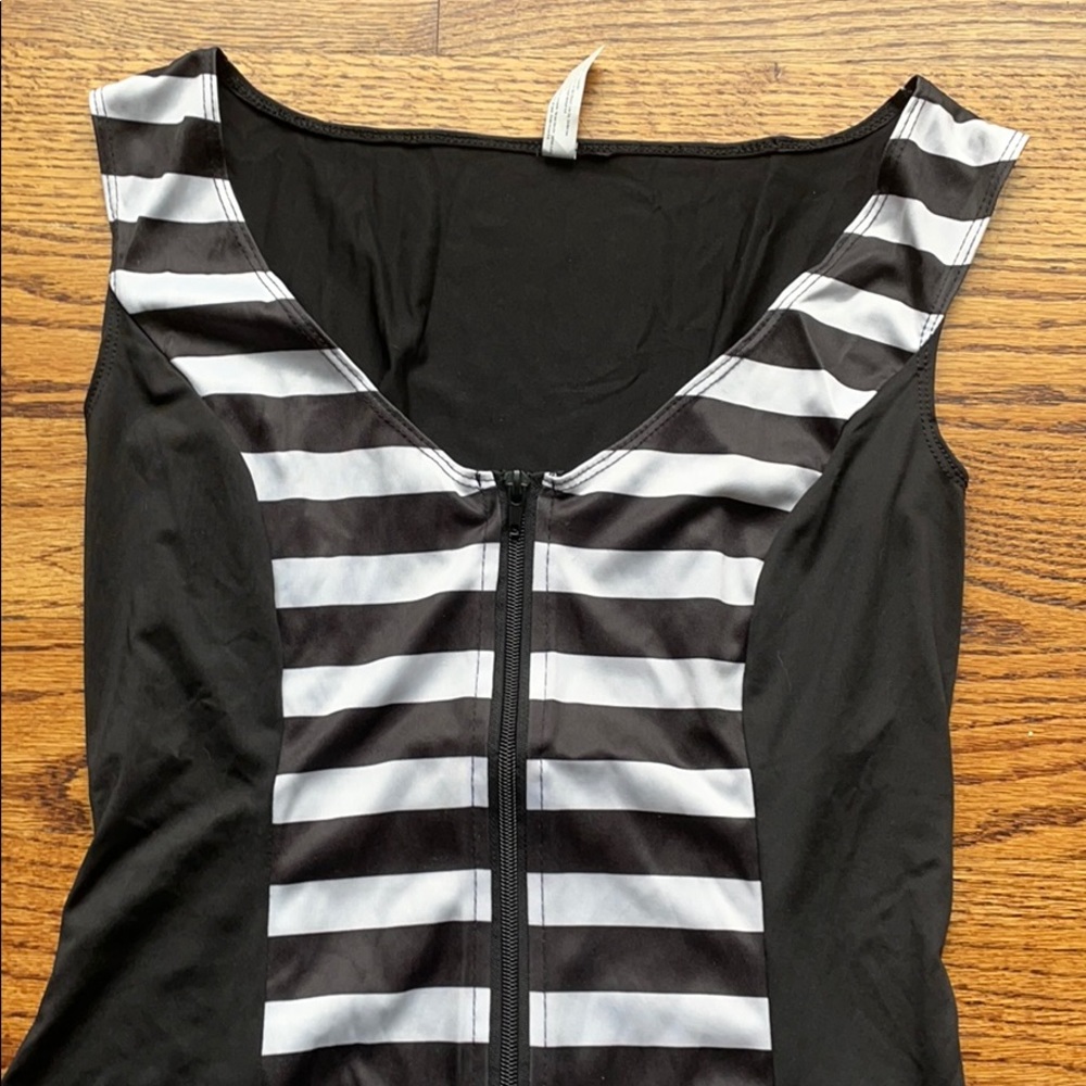 Halloween Ladies Prisoner Costume - Picture 6 of 7